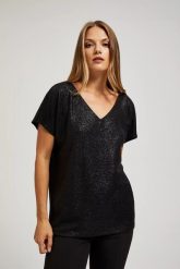 Elegancka bluzka z dekoltem w serek z błyszczącego materiału czarna. Czarne bluzki MOODO, m, bez wzorów, z elastanu, eleganckie, bez kołnierzyka, bez ramiączek. W wyprzedaży za 44.99 zł.