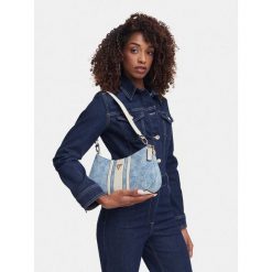 Torebka Guess. Niebieskie torebki klasyczne Guess, z aplikacjami, klasyczne, bez dodatków. Za 544.99 zł.