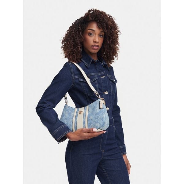 Torebka Guess. Niebieskie torebki klasyczne Guess, z aplikacjami, klasyczne, bez dodatków. Za 544.99 zł.