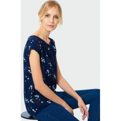 Wiskozowa bluzka z troczkiem. Bluzki Greenpoint, bez wzorów, z wiskozy, bez kołnierzyka, bez ramiączek. Za 49.99 zł.