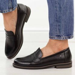 Czarne skórzane mokasyny damskie Vinceza 18131. Czarne mokasyny VINCEZA, bez wzorów, z jeansu, z okrągłym noskiem. Za 219.00 zł.