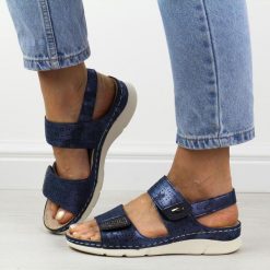 Granatowe sandały damskie Potocki 90303. Niebieskie sandały POTOCKI, bez wzorów, ze skóry, klasyczne, bez obcasa, bez zapięcia. Za 129.00 zł.