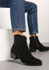 Czarne Botki na Obcasie w Stylu Kowbojek Ozdobione Przeszyciami Mazifra. Czarne botki Born2be, z aplikacjami, z jeansu, eleganckie, bez obcasa, na obcasie, bez zapięcia. W wyprzedaży za 104.99 zł.