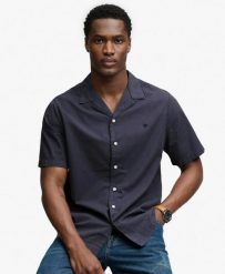 Superdry Koszula Cabana z krótkim rękawem z organicznej bawełny – SOFT NAVY. Niebieskie koszule Superdry, s, z aplikacjami, z bawełny, klasyczne, bez kołnierzyka, bez ramiączek. Za 229.00 zł.