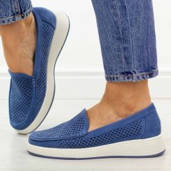 Niebieskie ażurowe mokasyny damskie Sergio Leone Mk097H. Niebieskie mokasyny Sergio Leone, w ażurowe wzory, z jeansu, z okrągłym noskiem. Za 149.00 zł.