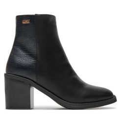 Botki Lee. Czarne botki Lee, bez wzorów, bez obcasa, na słupku, bez zapięcia. Za 299.99 zł.