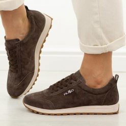 D. Brązowe skórzane półbuty damskie Filippo Dp7557/26. Brązowe półbuty wsuwane Filippo, na jesień, bez wzorów, z jeansu, casualowe, z okrągłym noskiem, bez obcasa, na płaskiej podeszwie. Za 239.00 zł.