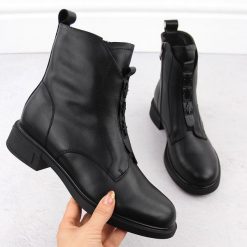Skórzane botki damskie czarne D&A S.Barski Premium Collection CR42-080. Czarne botki S.BARSKI, z aplikacjami, ze skóry, eleganckie, bez obcasa, bez zapięcia. Za 175.00 zł.