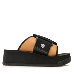 Klapki Shaka. Brązowe klapki Shaka, bez wzorów, bez obcasa, bez zapięcia. Za 479.99 zł.