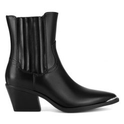 Kowbojki JENNY. Czarne botki Jenny, bez wzorów, bez obcasa, na słupku, bez zapięcia. Za 125.99 zł.