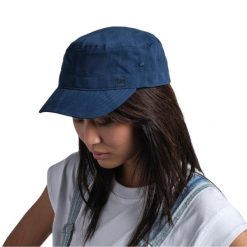Czapka damska Buff Military z daszkiem. Niebieskie czapki z daszkiem Buff, bez wzorów, sportowe. W wyprzedaży za 63.00 zł.