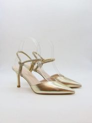 Bellucci Czółenka w kolorze złotym z paskiem rozmiar: 40. Żółte czółenka Bellucci, bez wzorów, klasyczne, bez obcasa, na szpilce, bez zapięcia. Za 117.99 zł.