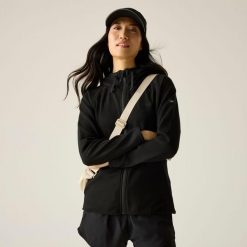 Damska bluza polarowa Nayna z kapturem i zamkiem błyskawicznym. Czarne bluzy z kapturem Regatta, m, bez wzorów, z bawełny, z kapturem, trekkingowe. Za 229.99 zł.