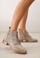 Jasnobrązowe Ażurowe Botki ze Skórzaną Wkładką z Wycięciem Nanalitia. Brązowe botki Born2be, w ażurowe wzory, z jeansu, eleganckie, bez obcasa, na obcasie, bez zapięcia. Za 199.99 zł.