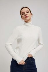 Cienki sweter z golfem perłowy. Białe swetry MOODO, l, bez wzorów, z poliamidu, bez ramiączek. W wyprzedaży za 43.99 zł.