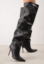 Czarne Wsuwane Kozaki Slouchy za Kolano na Szpilce Monga. Czarne kozaki Renee, bez wzorów, eleganckie, ze szpiczastym noskiem, za kolano, bez obcasa, na obcasie, bez zapięcia. Za 259.99 zł.