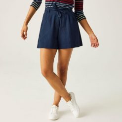 Damskie spodenki Sabela II. Czerwone szorty Regatta, bez wzorów, z bawełny, eleganckie. W wyprzedaży za 143.80 zł.