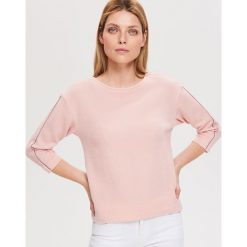 Bluzka z biżuteryjną ozdobą - Różowy. Bluzki marki Reserved. Za 79.99 zł.
