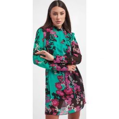 Sukienka TWINSET. Zielone sukienki Twinset Milano, na co dzień, bez wzorów, bez kołnierzyka, bez ramiączek, mini, proste. Za 1,279.00 zł.