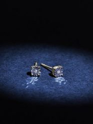 DIAMANTA Złote kolczyki-wkrętki "Puce Grande Illusion" z diamentami rozmiar: onesize. Czerwone kolczyki DIAMANTA, z diamentem, złote. Za 861.99 zł.