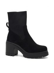 JENNY Botki ELSA WS6106-08 Czarny. Czarne botki Jenny, bez wzorów, z materiału, bez obcasa, na słupku, bez zapięcia. Za 95.99 zł.