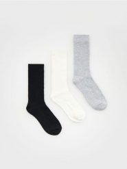 Skarpetki 3 pack - czarny. Czarne skarpetki Reserved, bez wzorów. Za 39.99 zł.