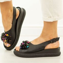 Czarne skórzane sandały damskie na platformie Filippo Ds6983/26. Czarne sandały Filippo, z aplikacjami, z materiału, boho, bez obcasa, na platformie, bez zapięcia. Za 239.00 zł.