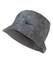 Nike Kapelusz w kolorze szarym rozmiar: M/L. Szare kapelusze Nike, bez wzorów, z materiału. Za 114.44 zł.