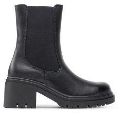 Botki DeeZee. Czarne botki DeeZee, bez wzorów, bez obcasa, na słupku, bez zapięcia. Za 159.99 zł.