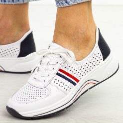 Białe ażurowe skórzane półbuty damskie S.Barski 097. Białe półbuty wsuwane S.BARSKI, na lato, w ażurowe wzory, ze skóry, eleganckie, bez obcasa. Za 269.00 zł.