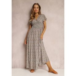 Biało-Różowa Sukienka Beta. Białe sukienki Renee, l, bez wzorów, z wiskozy, bez kołnierzyka, bez ramiączek, midi, kopertowe. W wyprzedaży za 51.99 zł.