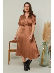 Curvy Lady Sukienka w kolorze jasnobrązowym rozmiar: 40/42. Brązowe sukienki Curvy Lady, na co dzień, bez wzorów, z tkaniny, klasyczne, bez kołnierzyka, bez ramiączek, maxi, proste. Za 137.10 zł.