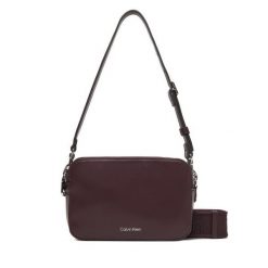 Torebka Calvin Klein. Czerwone torebki klasyczne Calvin Klein, bez wzorów, klasyczne, bez dodatków. Za 339.99 zł.