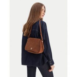Torebka BOSS. Czarne torebki klasyczne Boss, bez wzorów, klasyczne, bez dodatków. Za 424.99 zł.