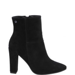 BOTKI ZE SKÓRY ZAMSZOWEJ 805 CAMOSCI NERO. Botki Venezia, bez wzorów, ze skóry, bez obcasa, bez zapięcia. Za 319.00 zł.