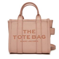 Torebka Marc Jacobs. Czerwone torebki klasyczne Marc Jacobs, bez wzorów, klasyczne, bez dodatków. Za 1,719.00 zł.