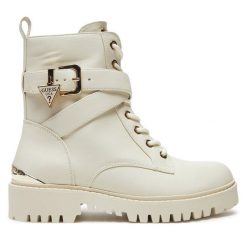 Botki Guess. Botki Guess, z aplikacjami, bez obcasa, na płaskiej podeszwie, bez zapięcia. Za 469.99 zł.