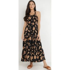 Czarna Sukienka z Wiskozy Damaleia. Czarne sukienki Born2be, m, z aplikacjami, z tkaniny, bez kołnierzyka, bez ramiączek, maxi, dopasowane. Za 139.99 zł.