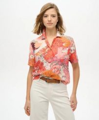 Superdry Koszula Beach Resort z wiskozy – Kam Coral. Brązowe koszule Superdry, bez wzorów, z materiału, klasyczne, bez kołnierzyka, bez ramiączek. Za 215.65 zł.