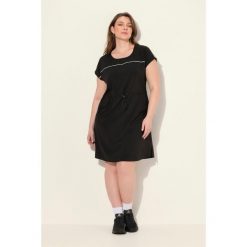 Damskie Sukienka outdoorowa szybkoschnąca okrągły dekolt bez rękawów. Czarne sukienki Ulla Popken, plus size, bez wzorów, z materiału, sportowe, bez kołnierzyka, plus size, bez ramiączek, sportowe. W wyprzedaży za 209.99 zł.