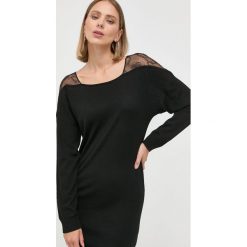 Patrizia Pepe sukienka wełniana kolor czarny mini dopasowana. Czarne sukienki Patrizia Pepe, bez wzorów, z koronki, bez kołnierzyka, bez ramiączek, mini, dopasowane. Za 989.99 zł.