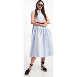 Sukienka Getto MAX MARA LEISURE. Niebieskie sukienki Max Mara Leisure, bez wzorów, klasyczne, bez kołnierzyka, bez ramiączek. W wyprzedaży za 811.30 zł.