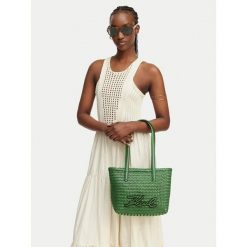 Torebka KARL LAGERFELD. Zielone torebki klasyczne KARL LAGERFELD, bez wzorów, klasyczne, bez dodatków. Za 1,499.00 zł.