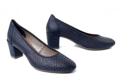 RIEKER 41057-14 blue, czółenka damskie. Niebieskie czółenka Rieker, na lato, w ażurowe wzory, bez obcasa, na obcasie, bez zapięcia. Za 289.90 zł.