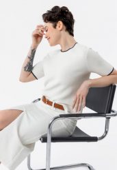 Bluzka w prążki TM-SANTE. Bluzki Volcano, m, bez wzorów, z dzianiny, biznesowe, bez kołnierzyka, bez ramiączek. Za 109.99 zł.