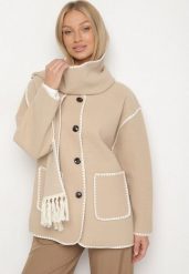Beżowa Pudełkowa Kurtka z Ozdobnymi Przeszyciami i Szalikiem Salenalia. Brązowe kurtki Born2be, bez wzorów, z jeansu, eleganckie, bez kaptura. Za 199.99 zł.