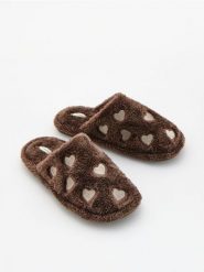 Miękkie kapcie - brązowy. Brązowe kapcie Reserved, bez wzorów. Za 69.99 zł.