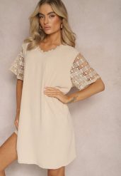 Beżowa Pudełkowa Sukienka Mini z Koronkowymi Wykończeniami Oirelyn. Brązowe sukienki Renee, xl, bez wzorów, z koronki, bez kołnierzyka, bez ramiączek, mini. W wyprzedaży za 67.99 zł.