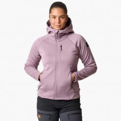 Bluza z kapturem Hiking damska Swedemount Lofoten Tech Stretch Hood wodoodporna. Fioletowe bluzy SWEDEMOUNT, bez wzorów, bez ramiączek, z kapturem. Za 329.99 zł.
