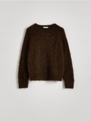 Sweter z domieszką wełny - ciemnobrązowy. Brązowe swetry Reserved, l, bez wzorów, z dzianiny, bez ramiączek. W wyprzedaży za 99.99 zł.